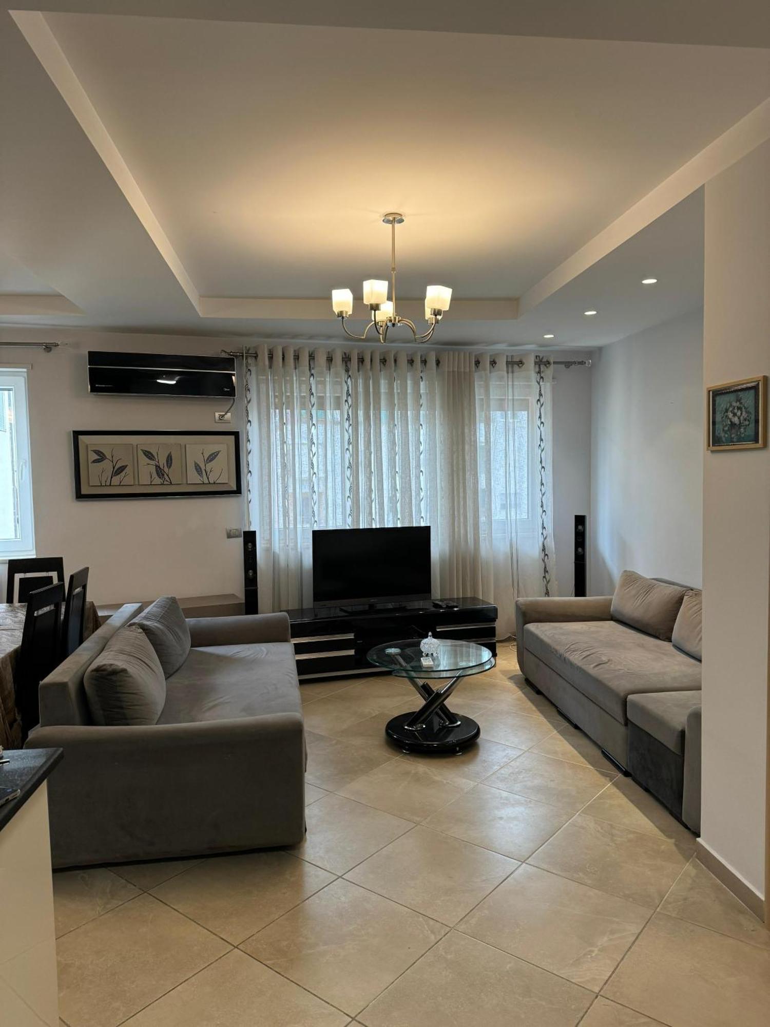 Diem Apartment Near Pazari I Ri Tirana Exterior photo